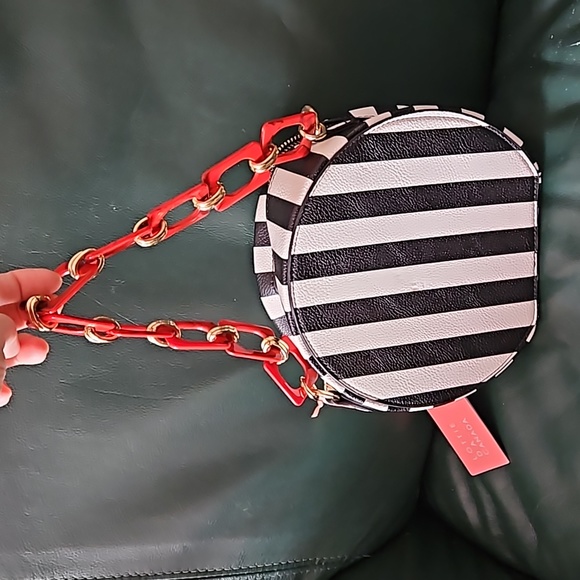 Brand New Black White Striped pattern round bag - Picture 3 of 6